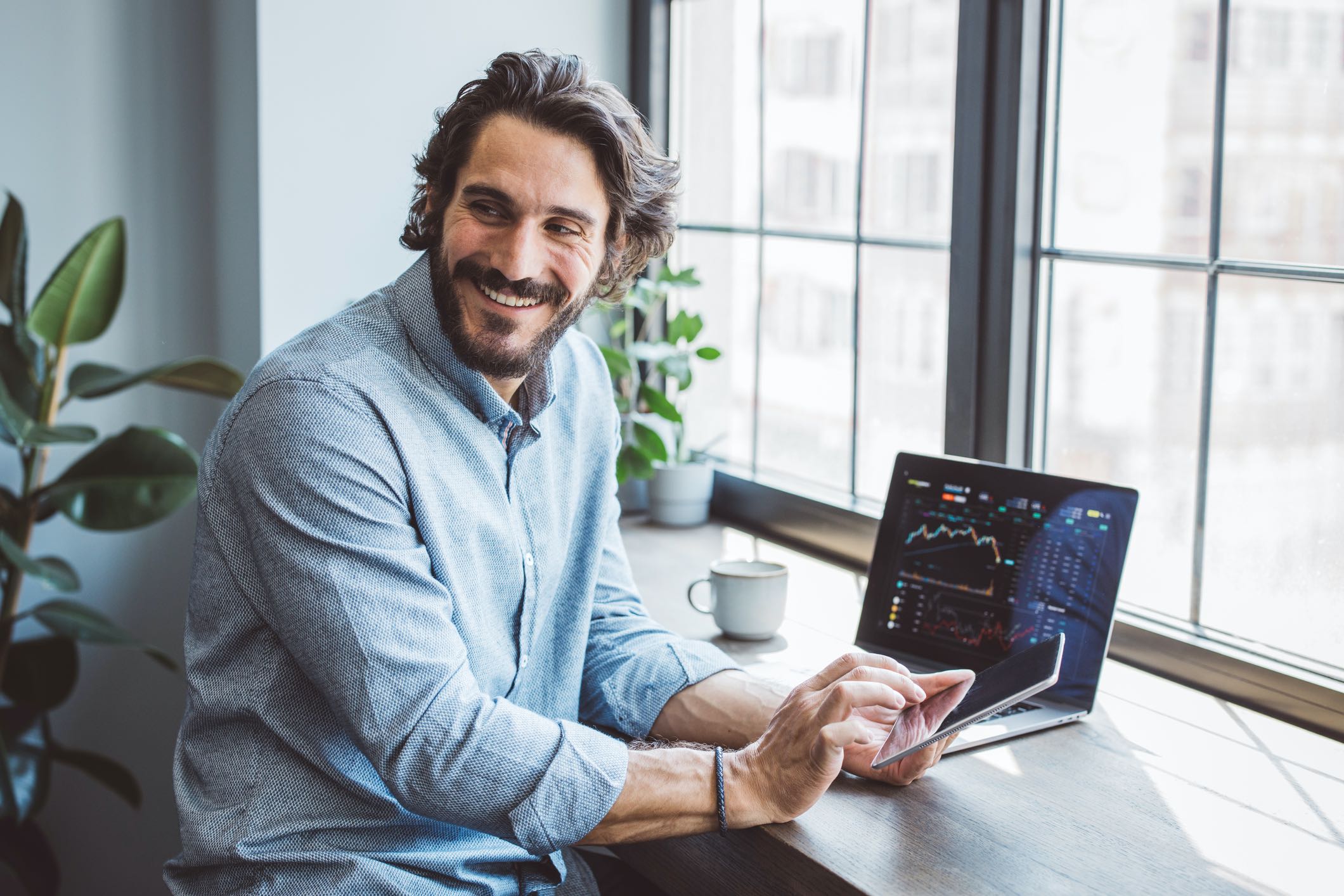 O que é e como evitar o viés de confirmação nos investimentos?